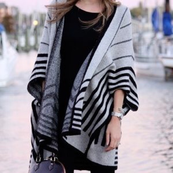 Zara Sweaters - Intarsia Chevron poncho